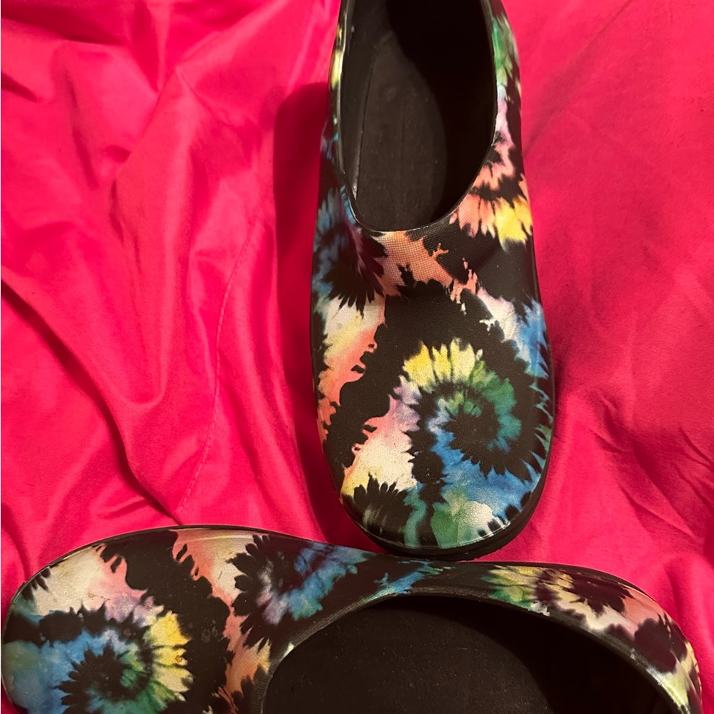 Crocs Rainbow Print - image 3
